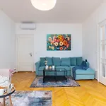 Charles Bridge Historic Centre Elegant Spacious *
