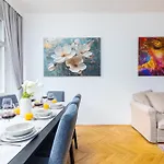 Charles Bridge Historic Centre Elegant Spacious Lejlighed *