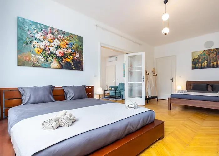 Charles Bridge Historic Centre Elegant Spacious 布拉格