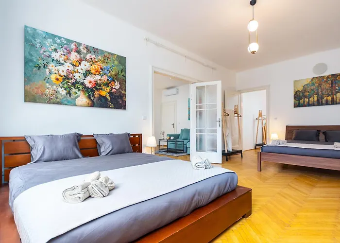 Charles Bridge Historic Centre Elegant Spacious 프라하