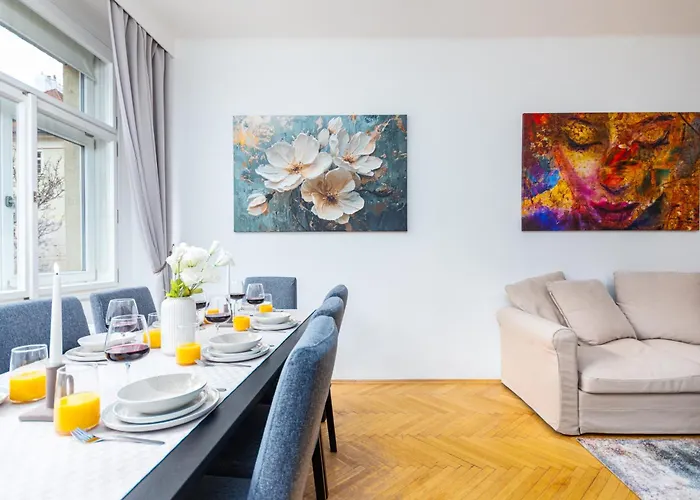 Charles Bridge Historic Centre Elegant Spacious Lejlighed *