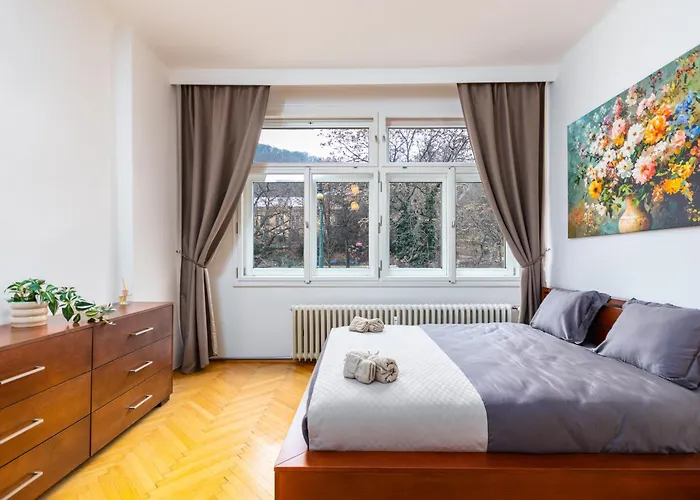 Charles Bridge Historic Centre Elegant Spacious Prag