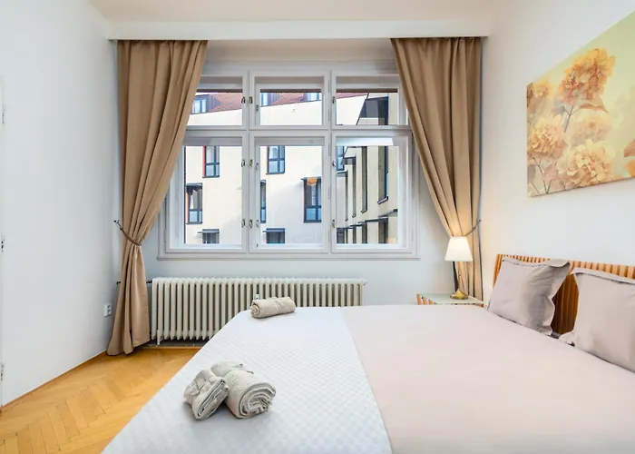 Charles Bridge Historic Centre Elegant Spacious *