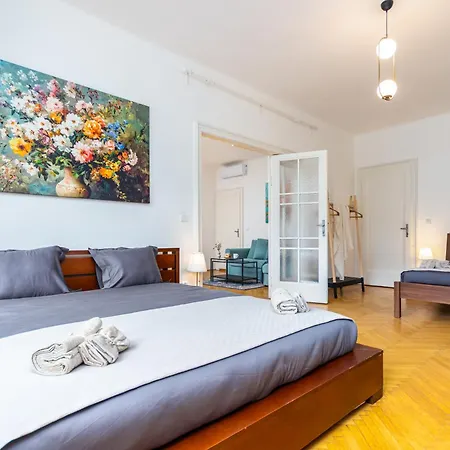 Charles Bridge Historic Centre Elegant Spacious Prague
