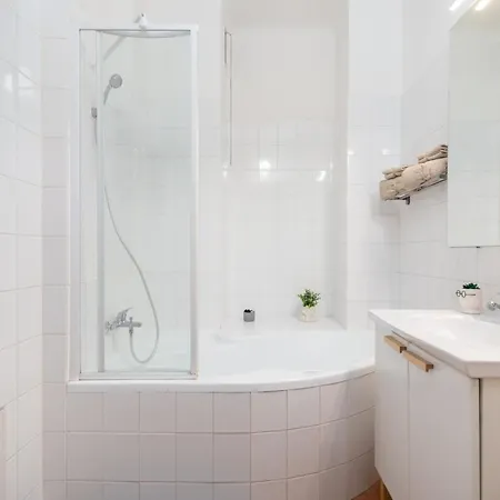 Charles Bridge Historic Centre Elegant Spacious Apartment