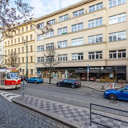 Charles Bridge Historic Centre Elegant Spacious Apartment Prague