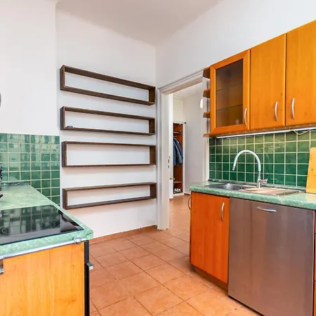 Charles Bridge Historic Centre Elegant Spacious Apartment