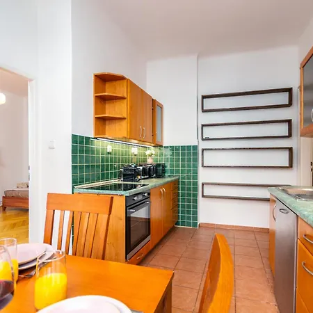 Charles Bridge Historic Centre Elegant Spacious Apartment *