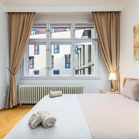 Charles Bridge Historic Centre Elegant Spacious *
